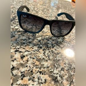 Like new RB4165 Justin Ray Ban Sunglasses